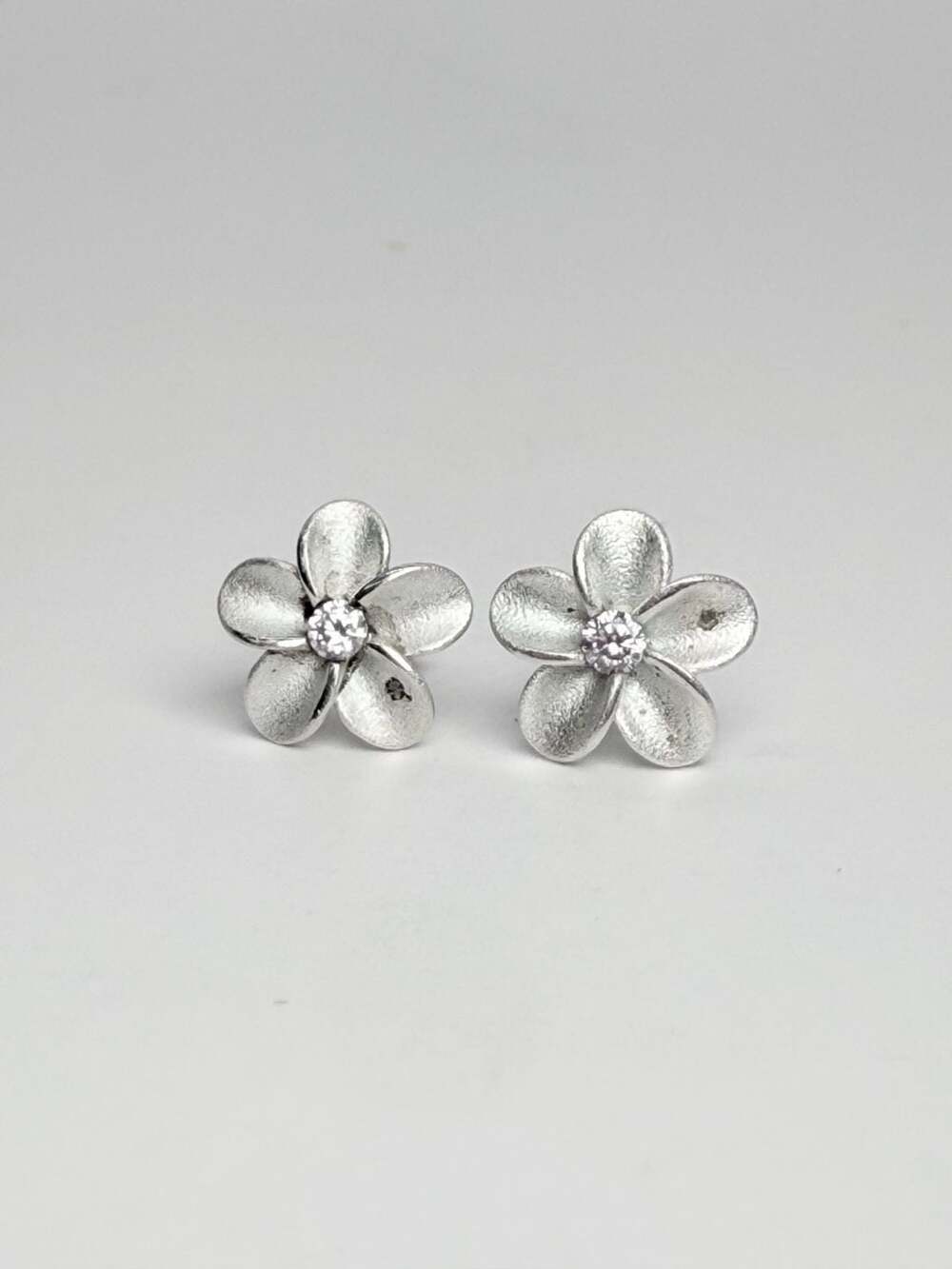 2W 925 Sterling Silver Plumeria Flower CZ Stud Earrings